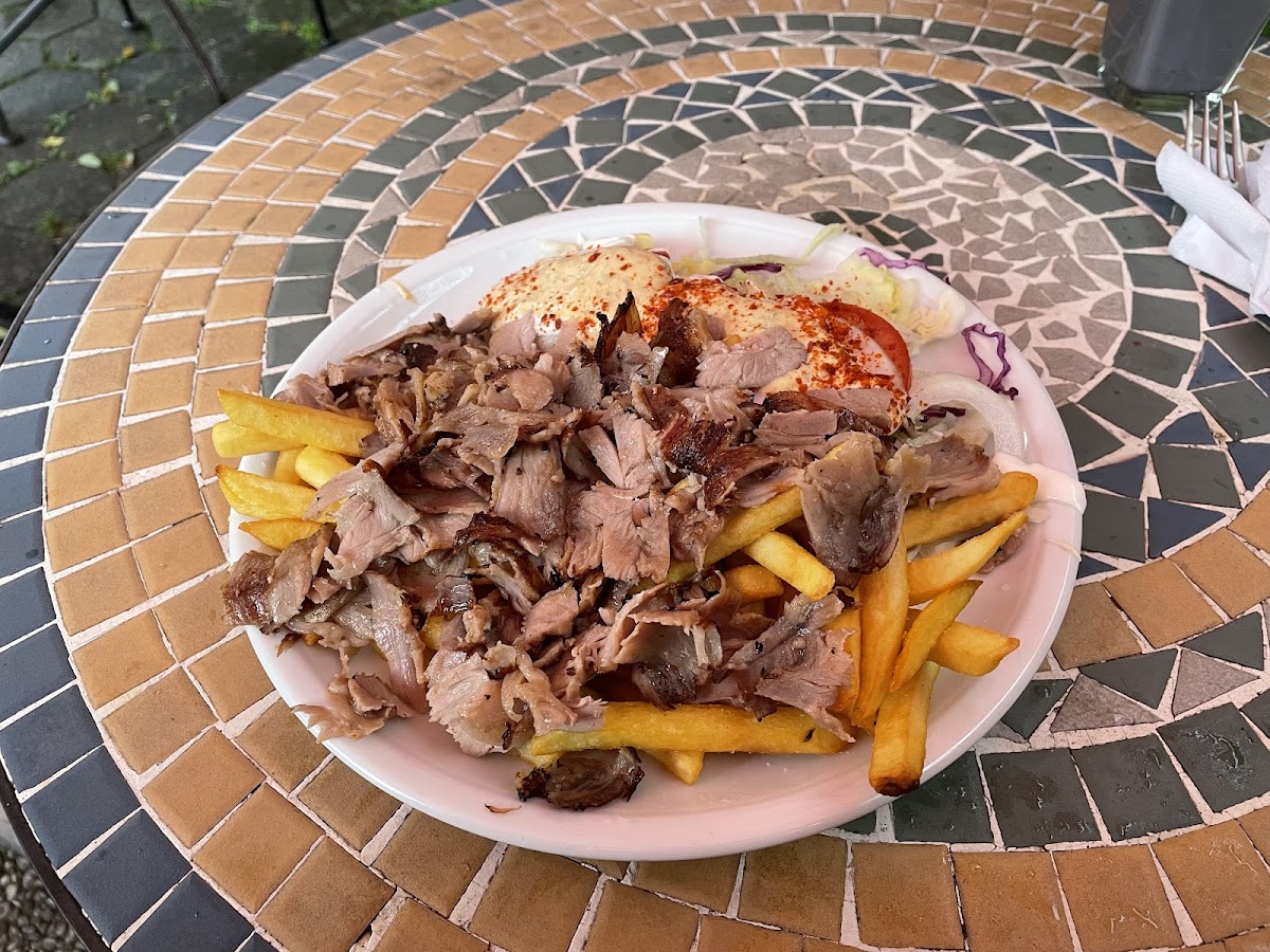 Sevilay Yildirim Imbissstand-2