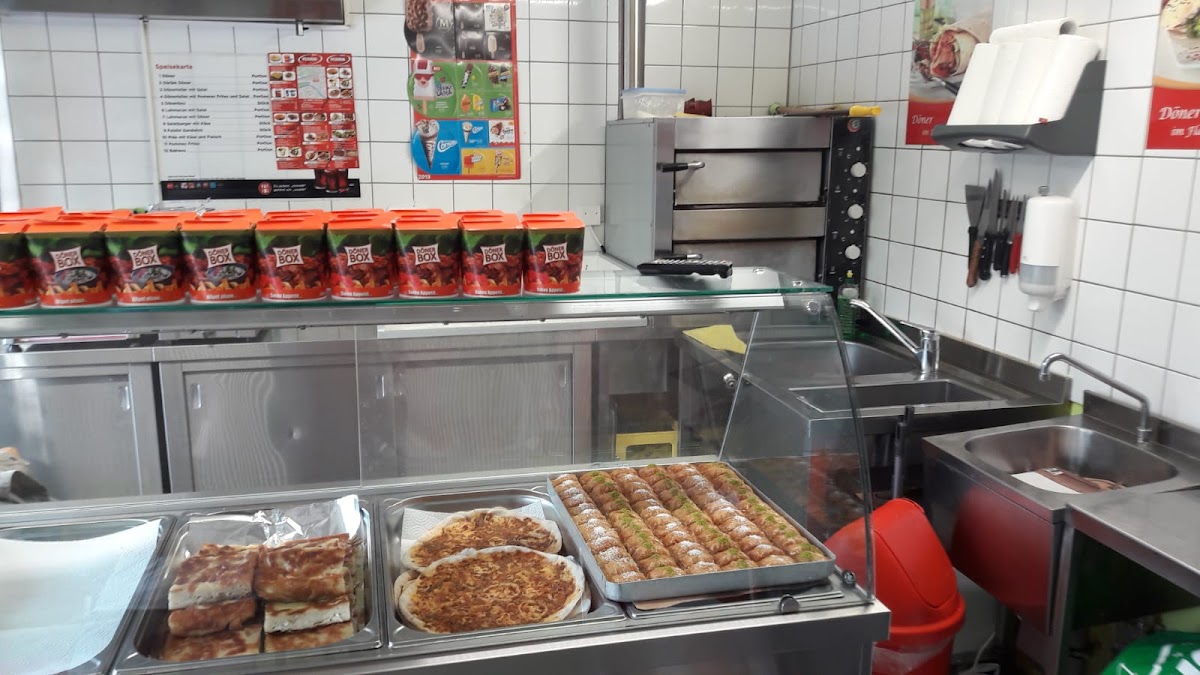 Sevilay Yildirim Imbissstand-3